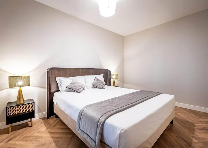 Yid Quiet Apartment With Parking